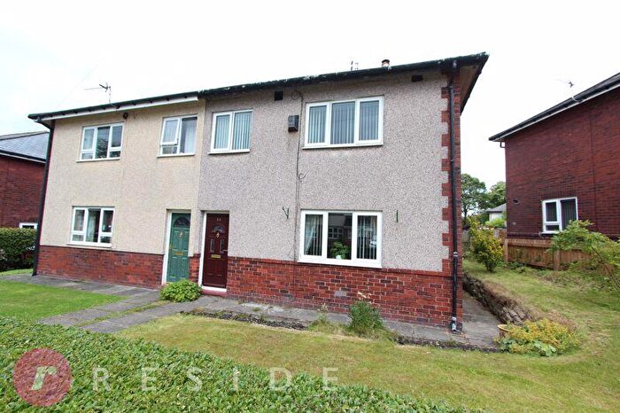 3 Bedroom Semi-Detached House For Sale In Kings Grove, Wardle, Rochdale, OL12