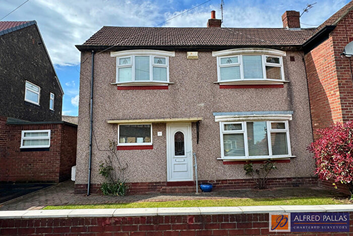 3 Bedroom Semi-Detached House For Sale In Rotherham Road, Redhouse, SR5