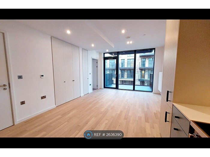 1 Bedroom Flat To Rent In West Bradbury Yard, Brentford, TW8