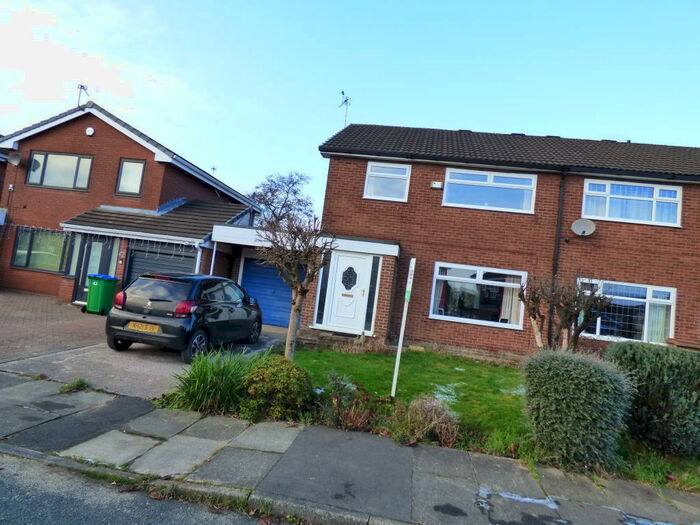 3 Bedroom House To Rent In Shaftesbury Drive, Heywood, OL10
