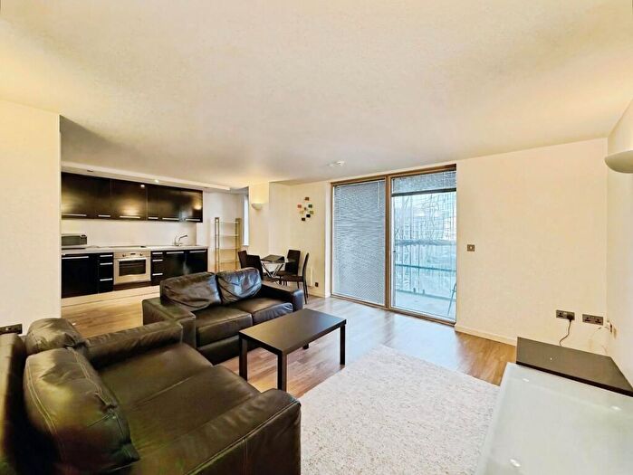 2 Bedroom Flat For Sale In West Point, Wellington Street, Leeds, Uk, LS1