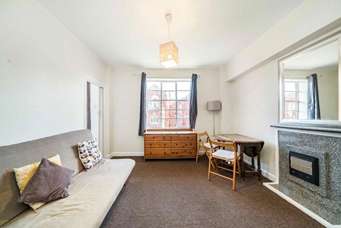 1 Bedroom Flat To Rent In Hamlet Gardens, Hammersmith, W6