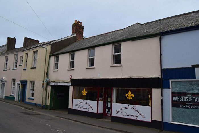 3 Bedroom Flat To Rent In South Street, Torrington, EX38