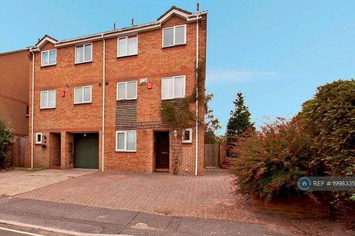 6 Bedroom Semi-Detached House To Rent In Mcwilliam Close, Bournemouth, BH12