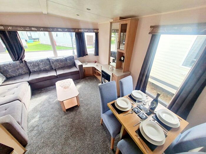 3 Bedroom Mobile/park Home For Sale In Dovercourt Haven Caravan Park, Low Road, Harwich, CO12