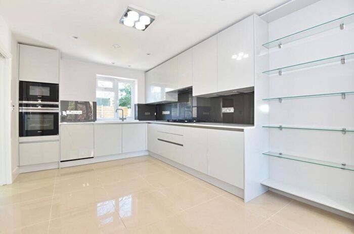 4 Bedroom House To Rent In Fairmead Close, New Malden, KT3
