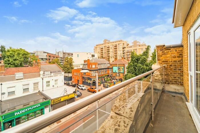 3 Bedroom Flat To Rent In Canberra Road, London, W13