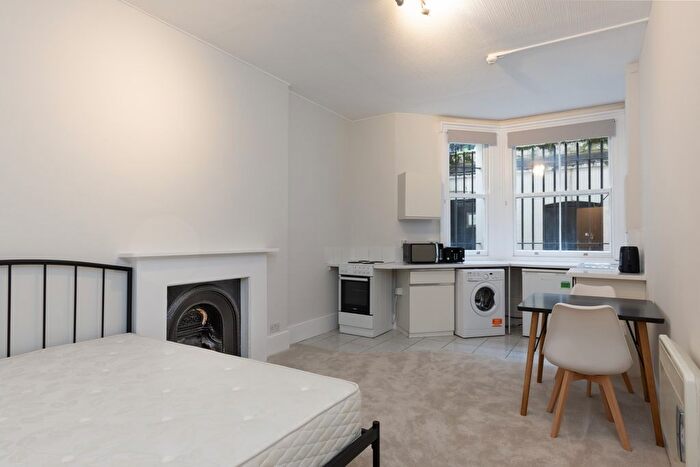 Studio To Rent In De Vere Gardens, London, W8