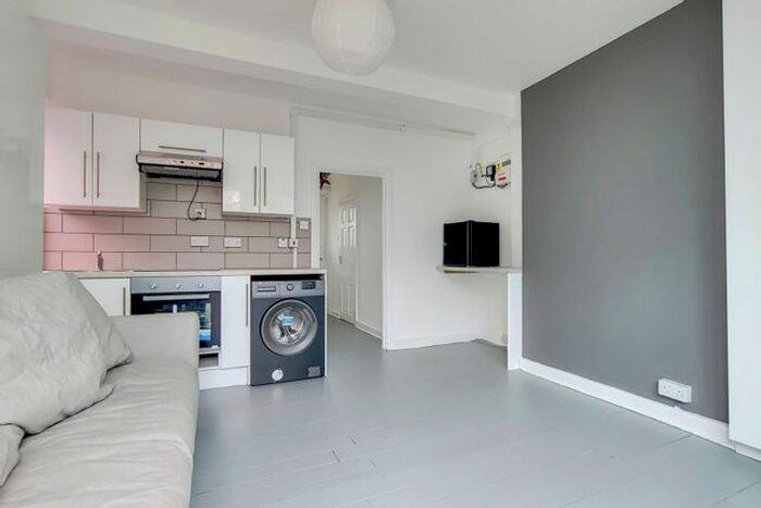 1 Bedroom Flat To Rent In Druid Street, Bermondsey, London SE1
