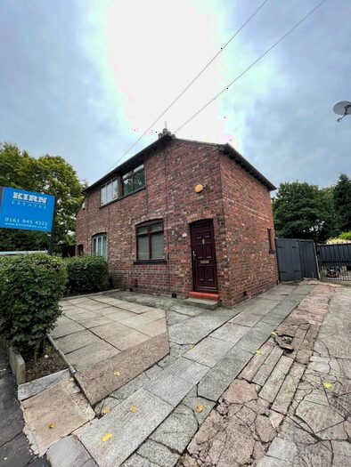 2 Bedroom Semi-Detached House To Rent In Altrincham Road, Manchester, M23