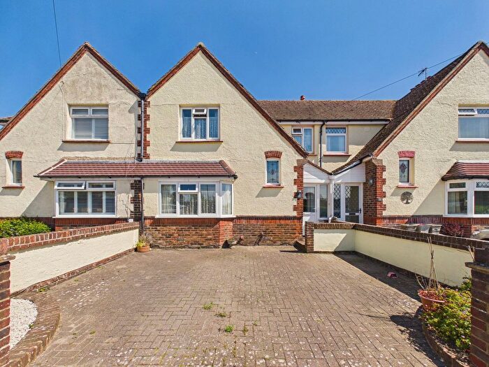 4 Bedroom Terraced House For Sale In Hadrian Avenue, Southwick, BN42