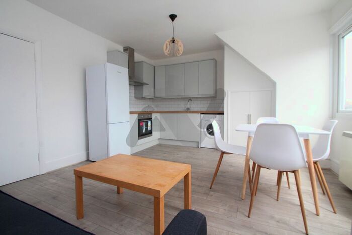 2 Bedroom Flat To Rent In Tottenham Lane, London, N8