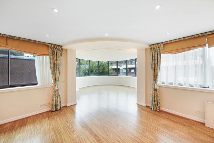 3 Bedroom Flat To Rent In The Terraces, Queens Terrace, NW8