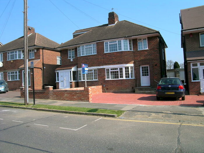 3 Bedroom Semi-Detached House To Rent In Stanmore, Middx, HA7