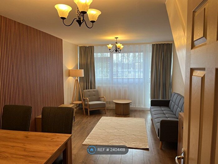 2 Bedroom Flat To Rent In Wimborne House, London, SW8