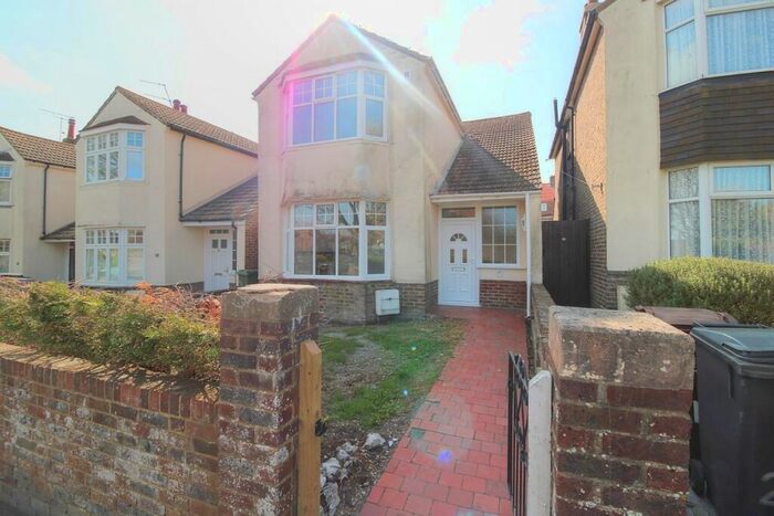 3 Bedroom Detached House To Rent In Upwick Road, Eastbourne, BN20