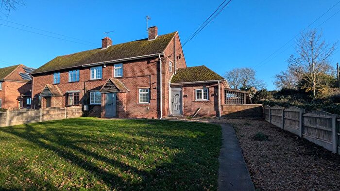 3 Bedroom Semi-Detached House To Rent In High Street, Upton, DN21