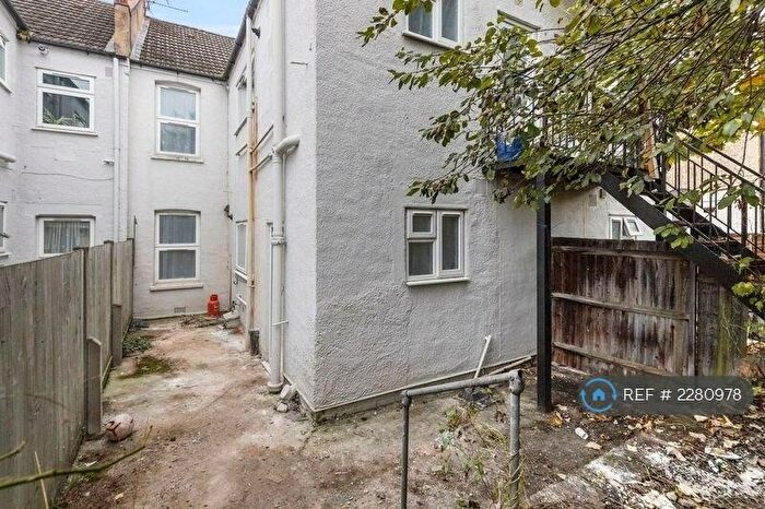 2 Bedroom Flat To Rent In Alliance Road, London, SE18