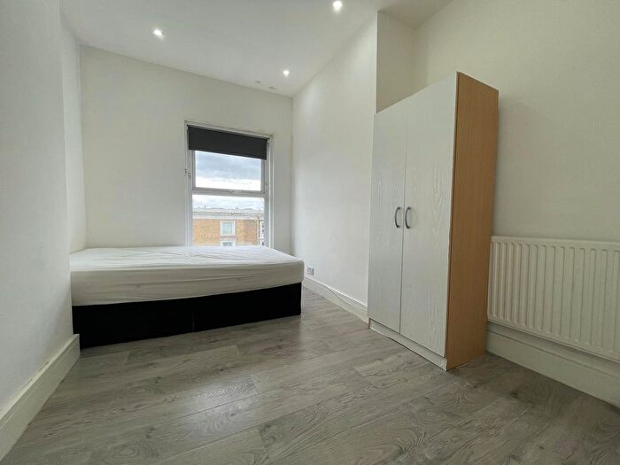 Studio To Rent In Goldhawk Road, London, W12