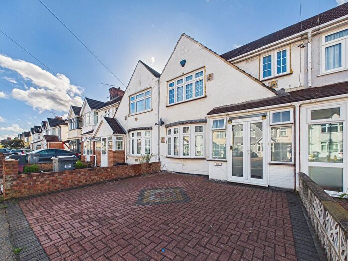 3 Bedroom Terraced House For Sale In Burnham Gardens, Hounslow, Middlesex, TW4