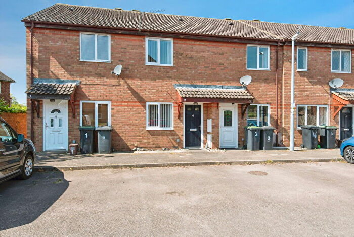 2 Bedroom Terraced House For Sale In Gladstone Close, Biggleswade, SG18