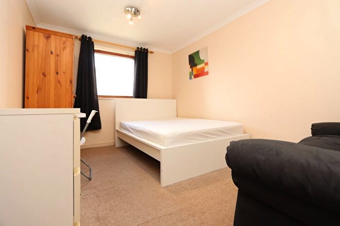 1 Bedroom House To Rent In Meridian Place, London, E14