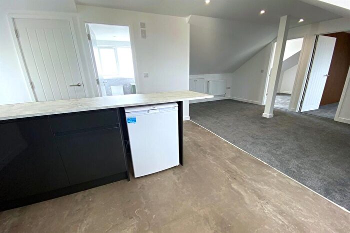 2 Bedroom Flat To Rent In B Two Mile Hill Road, BS15