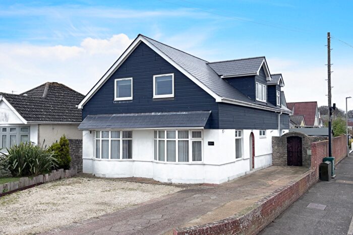 4 Bedroom Detached House For Sale In Hinchliffe Road, Poole, BH15