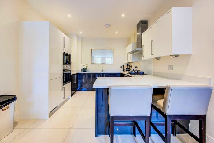 2 Bedroom Flat To Rent In Palace Wharf, Fulham Broadway, London, W6