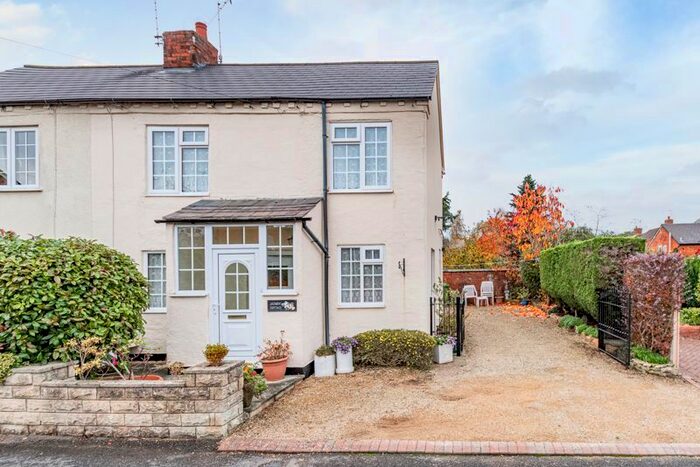 3 Bedroom Semi-Detached House To Rent In Barnsley Road, Bromsgrove B61