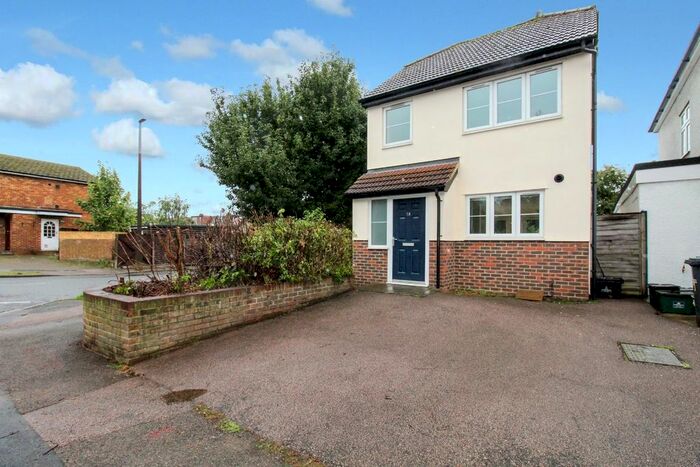 2 Bedroom Detached House To Rent In Anchor Close, Cheshunt, Waltham Cross, EN8