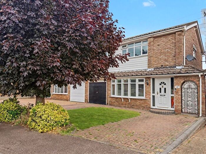 4 Bedroom Semi-Detached House For Sale In Warwick Gardens, Rayleigh, SS6