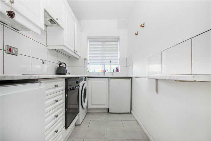 3 Bedroom Flat To Rent In Crown Point, Beulah Hill, London, SE19