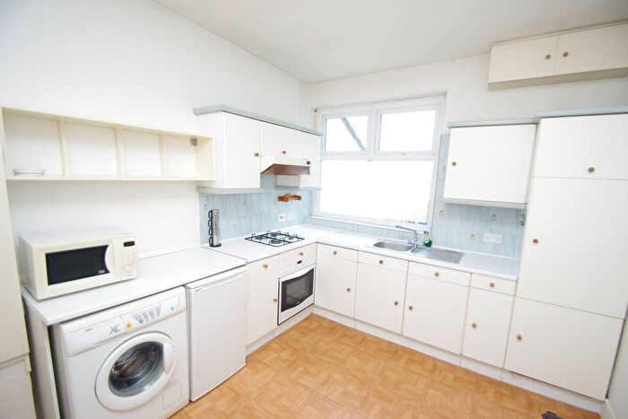 2 Bedroom Flat To Rent In Queens Road, Watford, WD17