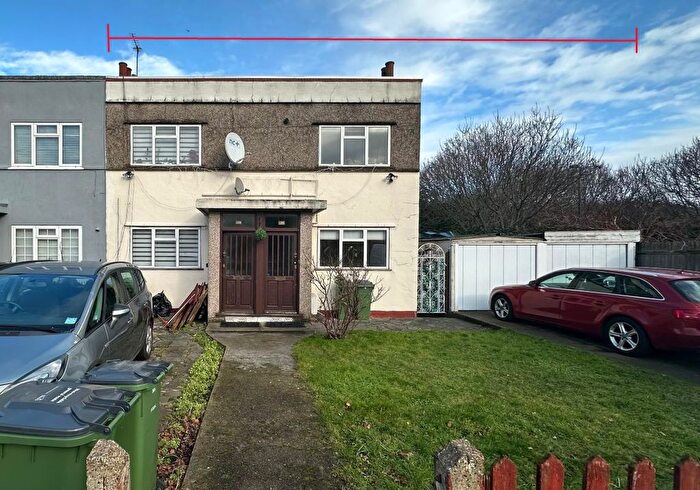 2 Bedroom Flat For Sale In - Tunnel Avenue, Greenwich, London, SE10