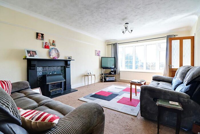 4 Bedroom Detached House For Sale In Clixby Lane, Grasby, Lincolnshire, DN38