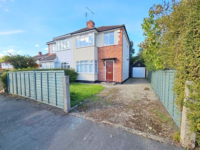 3 Bedroom Semi-detached House For Sale In Westlands Avenue, Reading, RG2