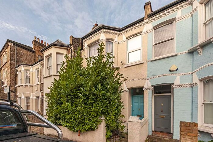 4 Bedroom Detached House To Rent In Landor Road, SW9