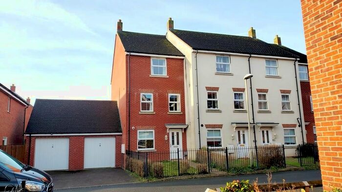 4 Bedroom Town House To Rent In Waddington Way Kingsway, Quedgeley, Gloucester, GL2