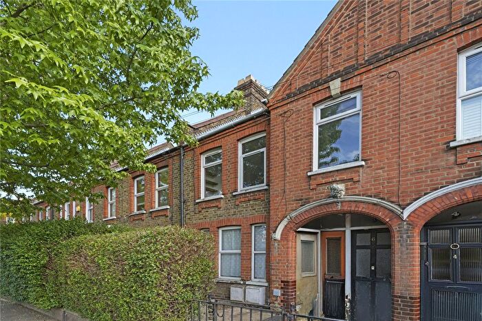 2 Bedroom Flat To Rent In Brettenham Road, Walthamstow, London, E17