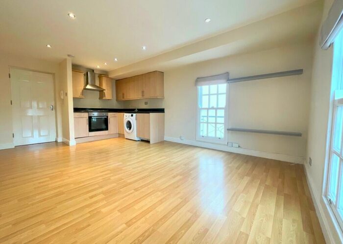 1 Bedroom Flat To Rent In High Street, Cheltenham, GL50