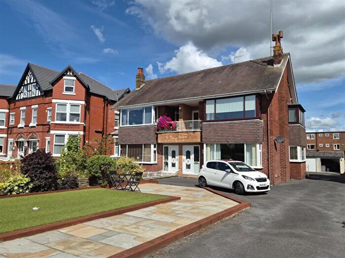 2 Bedroom Flat For Sale In Clifton Drive, Lytham, FY8