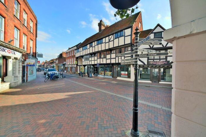 1 Bedroom Flat For Sale In High Street, Godalming, Surrey, GU7