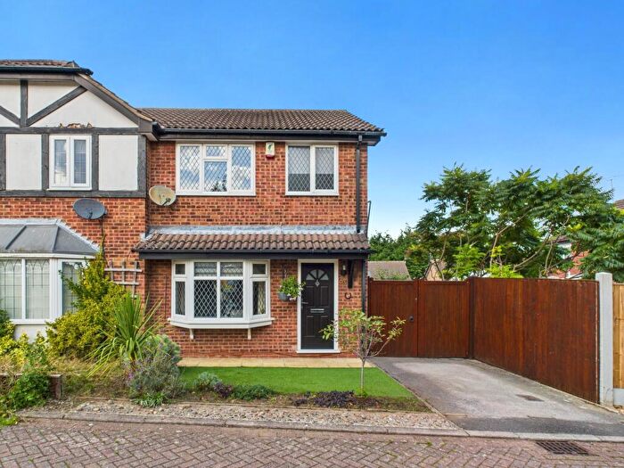 3 Bedroom Semi Detached House For Sale In Dylan Thomas Road, Bestwood Park, Nottingham, NG5