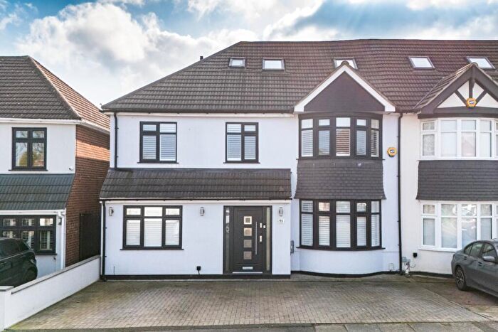 5 Bedroom Semi Detached House For Sale In Rydal Drive, Bexleyheath, Kent, DA7