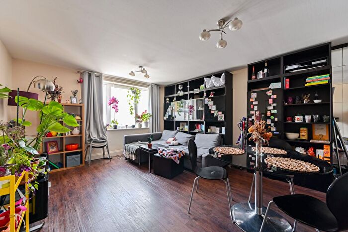2 Bedroom Flat To Rent In George Mathers Road, Kennington, London, SE11