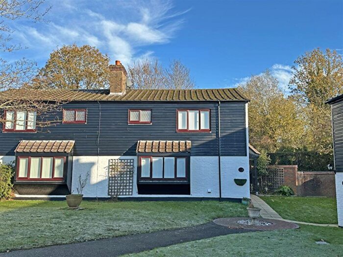 2 Bedroom Semi Detached House For Sale In Haigh Crescent, Redhill, RH1