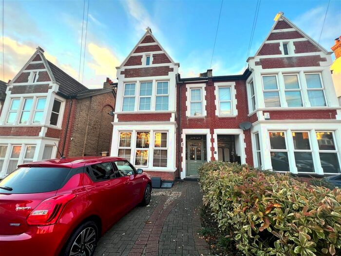 2 Bedroom Flat To Rent In Meteor Road, Westcliff-On-Sea, SS0