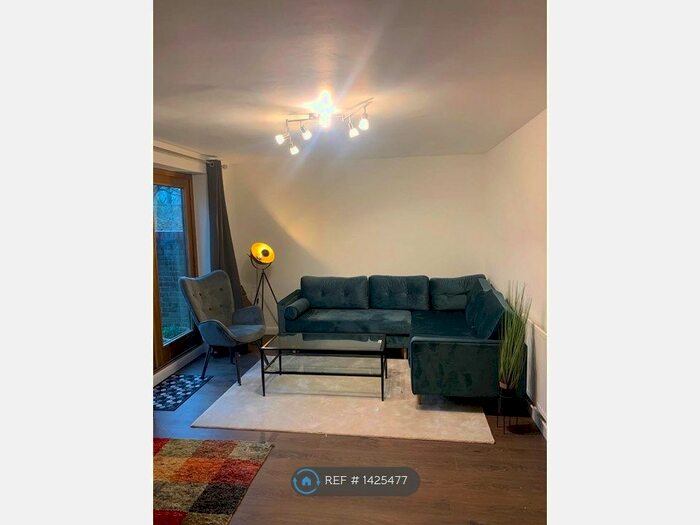 1 Bedroom Flat To Rent In Lambeth Court, London, SW18