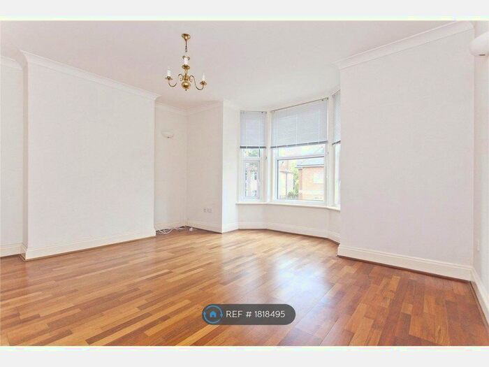 2 Bedroom Flat To Rent In Birchwood Court, Poole, BH14